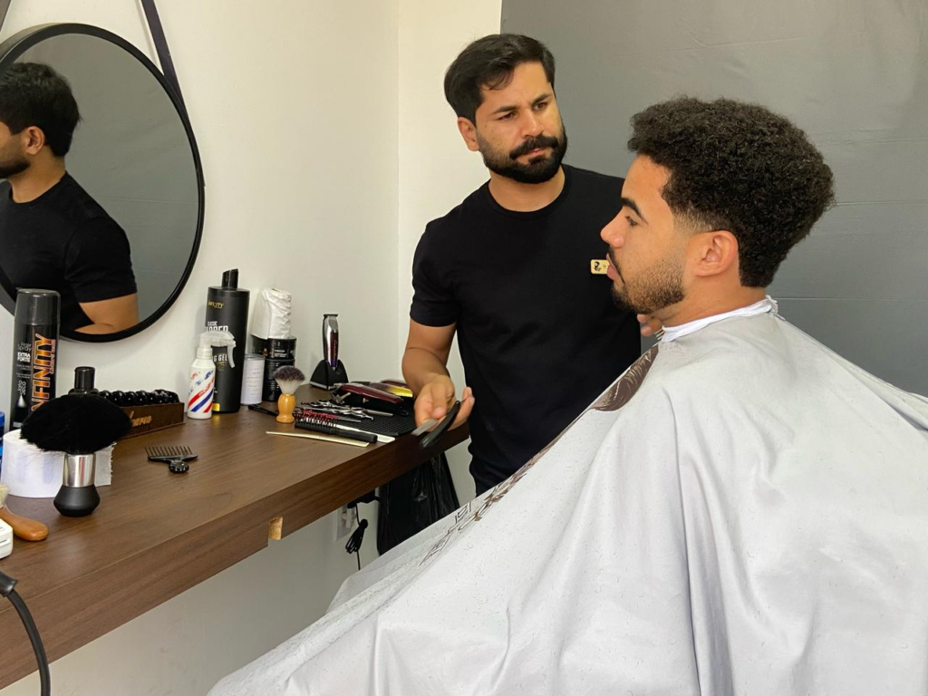 De servente a “Doutor Navalha”: a trajetória de um barbeiro empreendedor no Norte de Minas